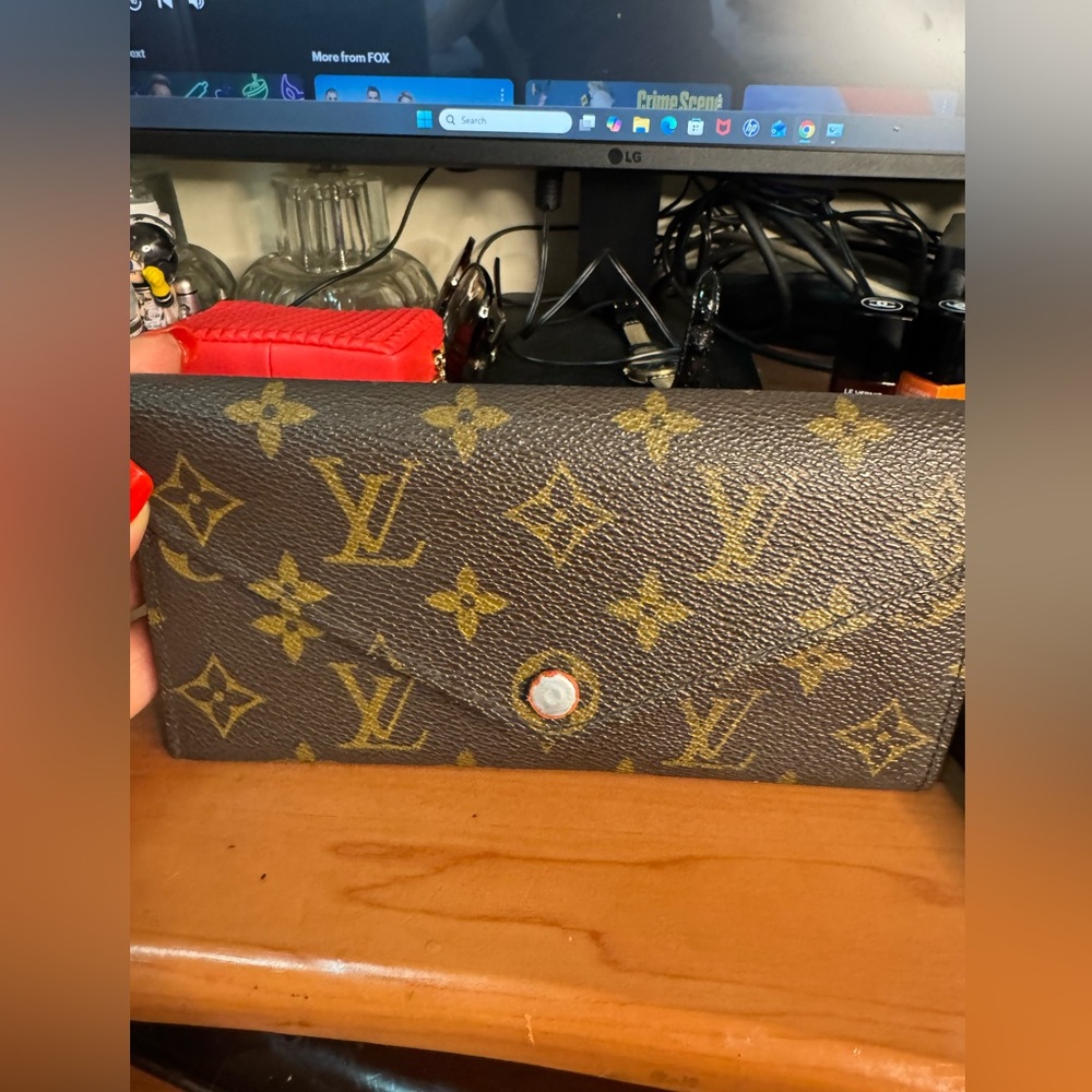 Louis Vuitton Black and Gold Monogram Wallet - Picture 2 of 11